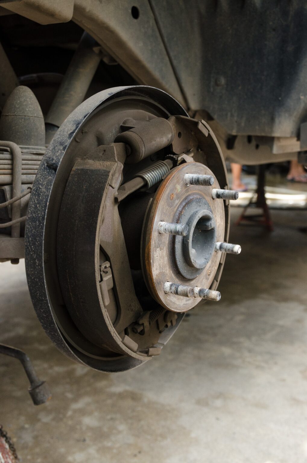 Types of brakes drum or disk brake uses